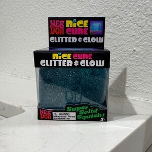 Needoh nice cube glitter and glow in blue
